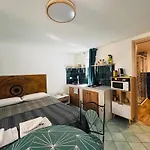 Lemontree House 3* 바콜리