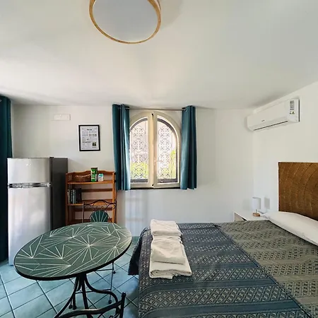 Lemontree House 3*